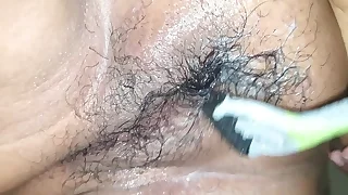 Shaving my broad in the beam pussy